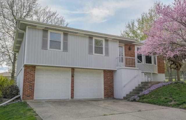 708 Southeast Parkwood Court - 708 Southeast Parkwood Court, Blue Springs, MO 64014