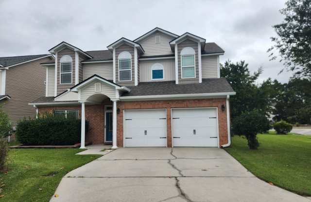 Spacious 4 bedroom 2.5 Bathroom Home in Berwick on a quiet street! Gallery 1