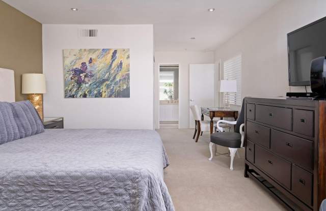 943 Village Square S Gallery 4