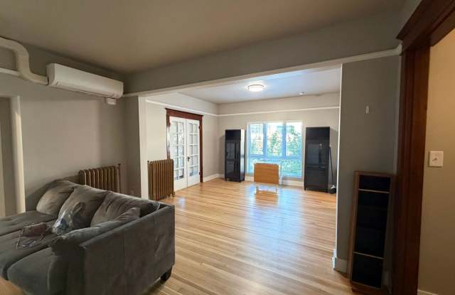 Beautiful Historic 3-Bedroom Apartment in the Heart of Salt Lake City! Gallery 3