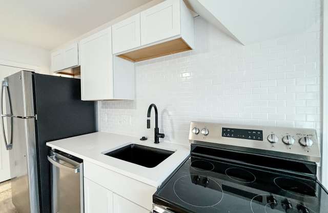 3507 Latonia Avenue - 2 photos photos