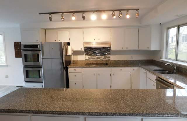 9015 Honeybee Ln Gallery 2