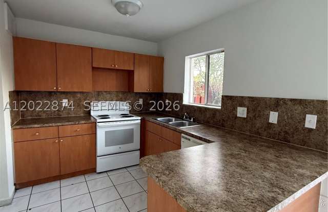 18615 NW 84th Pl Gallery 2