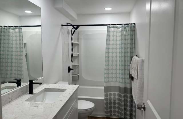 634 W 1360 N photos photos