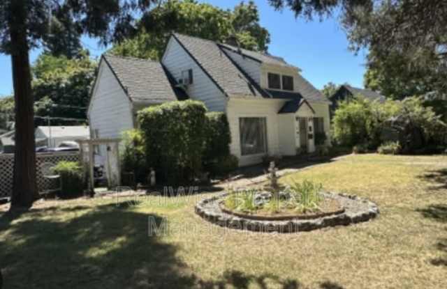 221 NE A St photos photos 221 NE A St photos photos