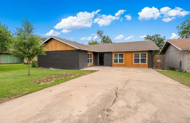 Stylishly Remodeled Home, Two Primary Suites and Unbeatable South Austin Location! photos photos