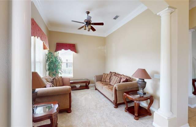 913 SPRING PARK LOOP Gallery 4