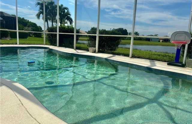 2246 Oxford Ridge Circle - 2246 Oxford Ridge Circle, Lehigh Acres, FL 33973