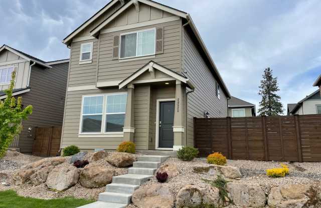 3 Bedroom Home in Stone Creek – Community Pool & Front Yard Maintenance Included! Gallery 1