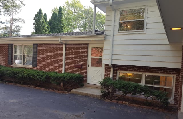 1326 Meadow Lane - 1326 Meadow Lane, Deerfield, IL 60015