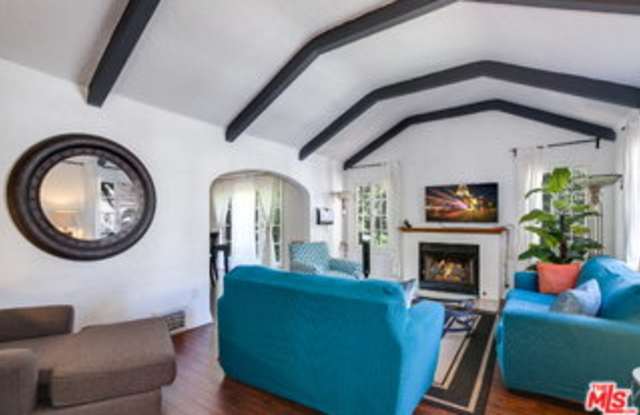 139 Rexford Drive Gallery 4