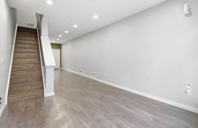 Skyline Views, Modern Style and Four Levels of Flexible Living Gallery 1