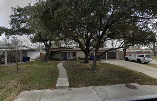 Room in 4 Bedroom Home in San Antonio photos photos