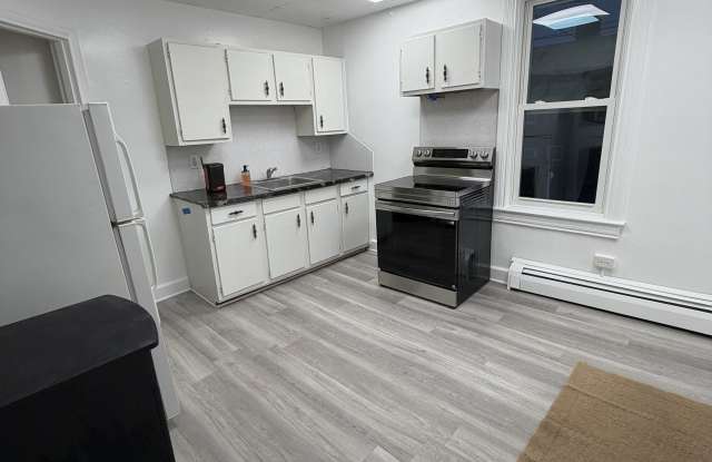 1242 W King St photos photos