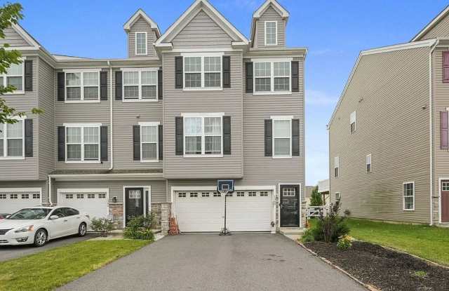 Spacious 3BR 3.5 Bath Townhome (Pet Friendly), Finished Basement with full bathroom, Spacious Kitchen, Stone Fireplace and 2 Decks photos photos