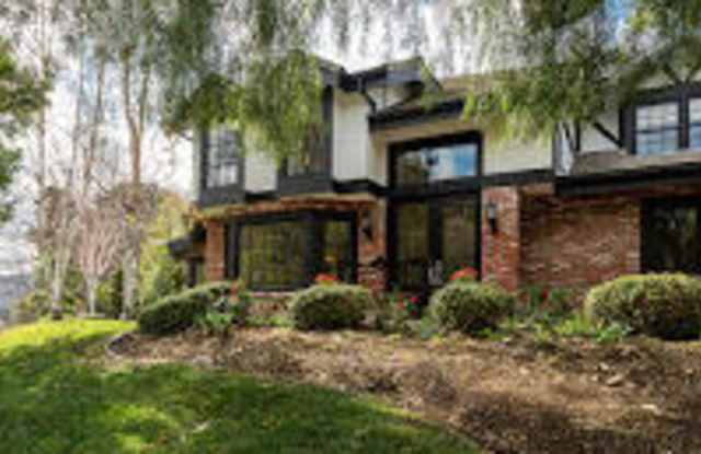 515 Lone Oak Drive Gallery 2
