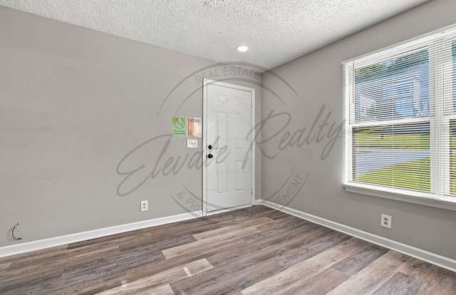 ONE MONTH FREE RENT: Two Bedroom Duplex in Hermitage with Back Deck! Gallery 4