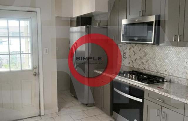 Huge 4-bedroom 1 bath in Historic District Gallery 1