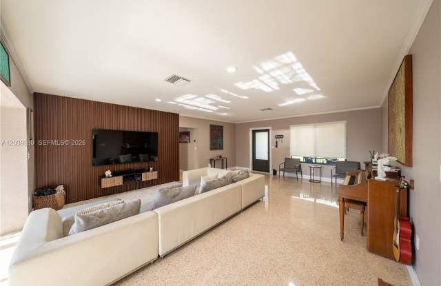 17901 Southwest 92nd Court Gallery 3