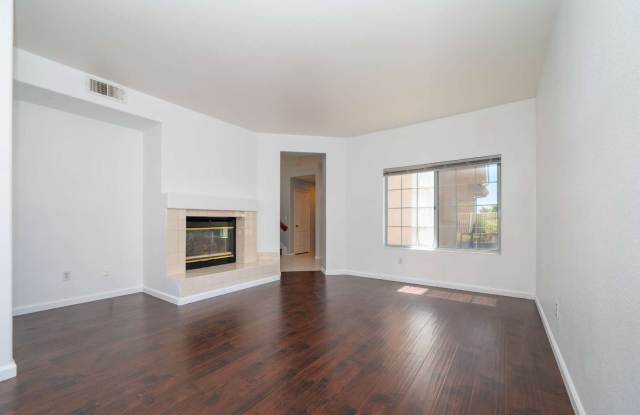 Murrieta - 2-story 5 bed / 2.5 bath Home with A/C, Garage, Laundry + More! Gallery 3