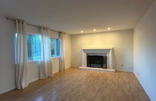 Stunning Simi Valley Home 4+2 home with RV Parking Gallery 4