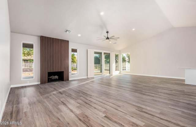 9310 E CRYSTAL Drive Gallery 4