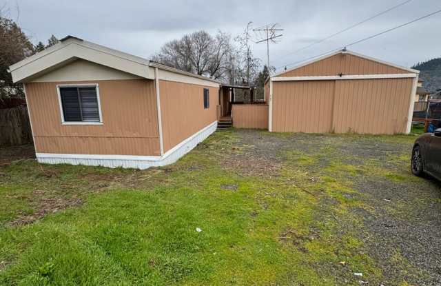 Winston 2 bedroom with large shop - 91 Northeast Darrell Avenue, Winston, OR 97496