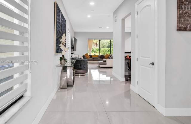 8645 NW 39th Ct photos photos