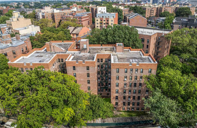 140-18 Burden Crescent unit: 310 photos photos 140-18 Burden Crescent unit: 310 photos photos