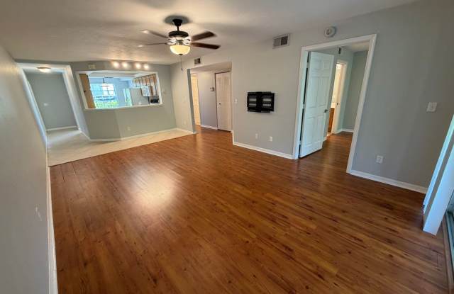 ANNUAL RENTAL - 2/2 CONDO IN PINE HAVEN photos photos