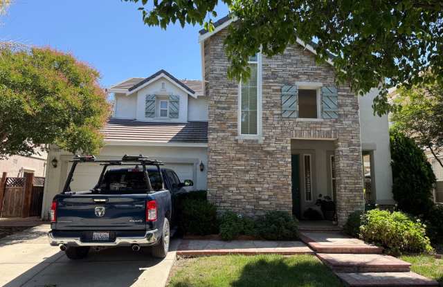 CENTRALLY LOCATED TO SHOPPING, TRANSPORTATION, SCHOOLS...CENTRAL BRENTWOOD LOCATION ....3 BED/2.5/BATH HOME! photos photos
