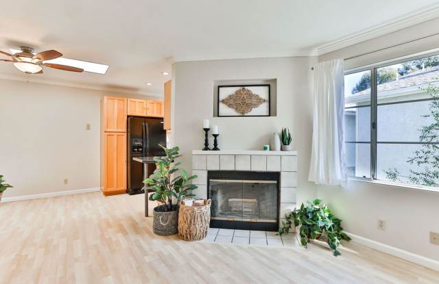 Talmadge : spacious 2 bed, 2 ba top floor condo photos photos