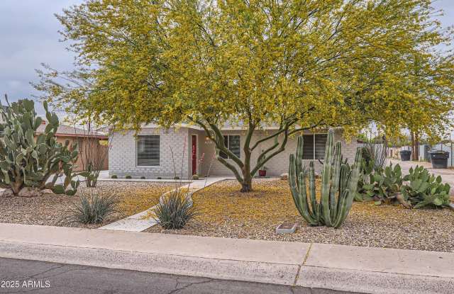 2021 W CLARENDON Avenue - 2021 West Clarendon Avenue, Phoenix, AZ 85015