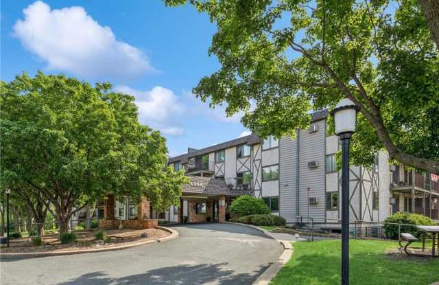 1304 W Medicine Lake Dr Apt 112 photos photos