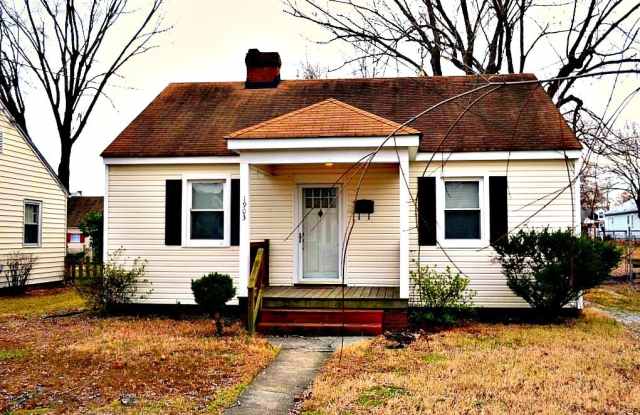 2 BR / 1 BA Updated Home in Lakeside Available 2/15 - 1903 Court Street, Lakeside, VA 23228
