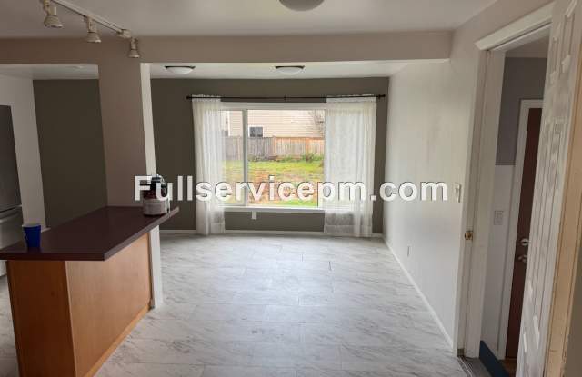 Charming Mid-Century Rambler in Twin Creeks – South Everett Gallery 4