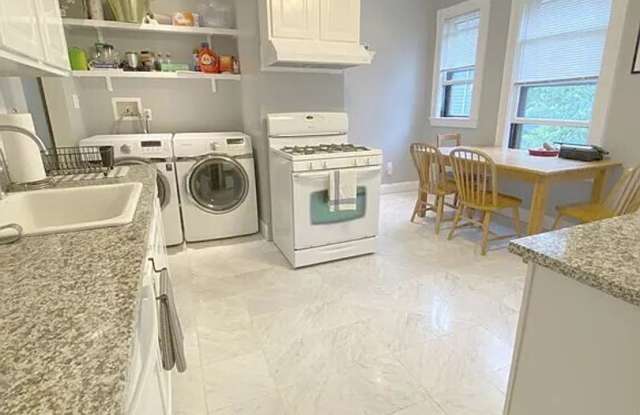 Nicely updated 3 bed unit with in unit laundry! photos photos