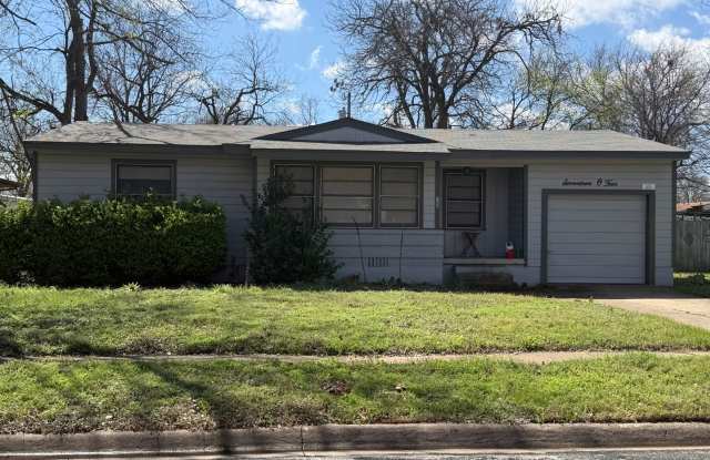 Available Now: 2BR Home with Garage and Large Fenced Yard photos photos