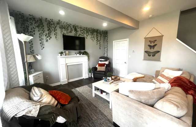 4 Bedroom House in Southside w/ Central Air  Back Patio Gallery 3