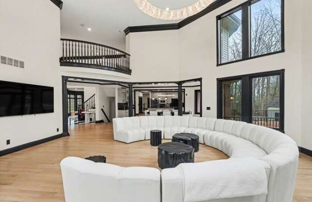 6986 Montgomery Drive Gallery 4
