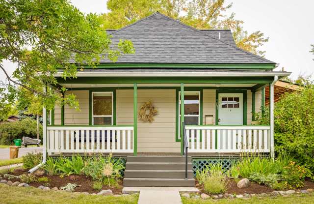 Fully Furnished Northside Bungalow Available for Month of August, 2026 photos photos