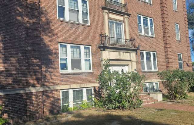 XL Classic Studio and One Bedrooms Available for Sept 1St photos photos