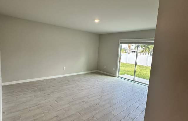 3619 Northeast 12th Avenue photos photos