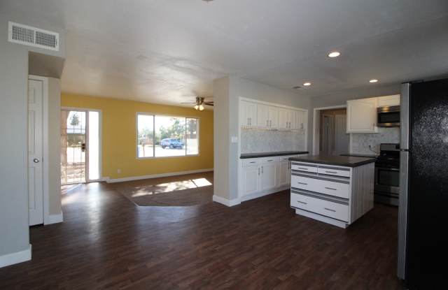 2110 W KIMBERLY WAY Gallery 4