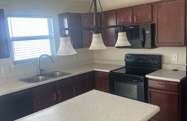 3 bedroom 2 bathroom ranch house Gallery 1