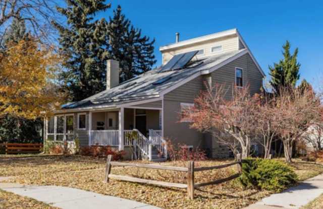 Beautifully updated home. Prime Hill Location! Gallery 1
