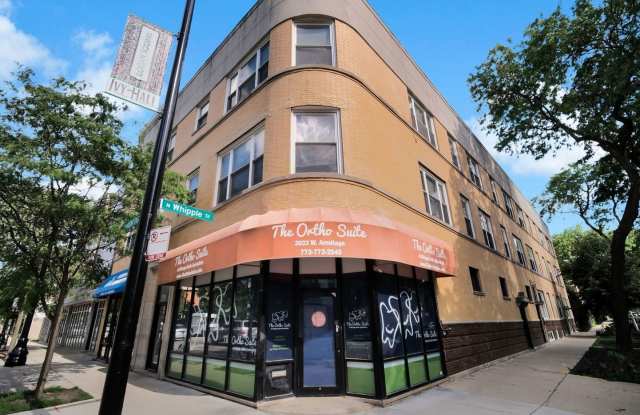 1949 N Whipple Street Gallery 1
