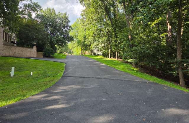 West Ridge Stately and Private Home Gallery 3