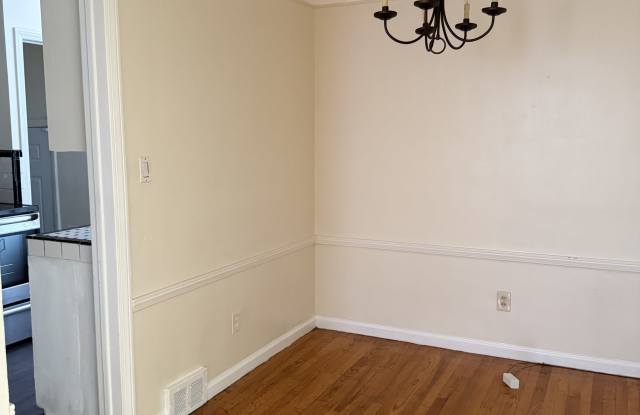 6142 Marseilles Street Gallery 3