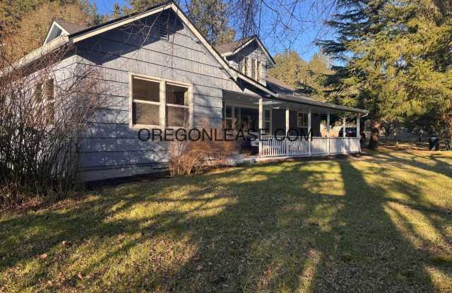 Furnished 2500 sf home on Fox Hollow rd just minutes south of Eugene photos photos